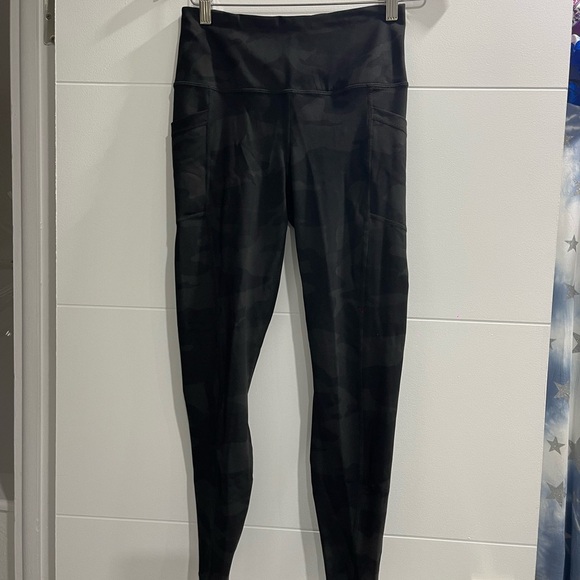 Leggings with pockets size S used once only - Picture 1 of 4